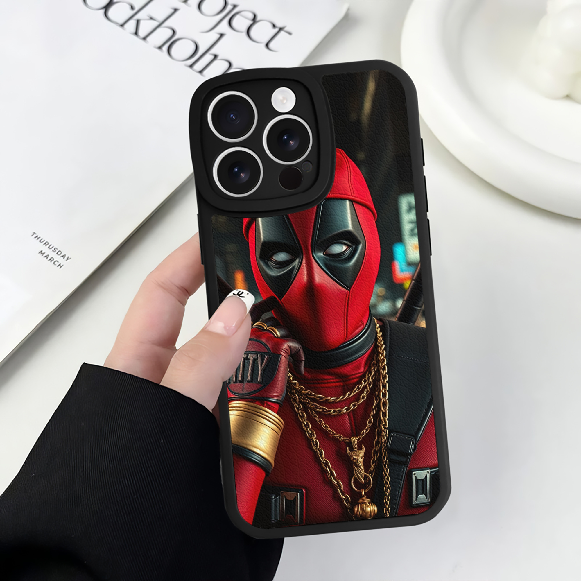 （画像用） Deadpool デッドプール 【iPhone 16シリーズ対応】シリコンスマホケース（レザー調） 材質：シリコン
